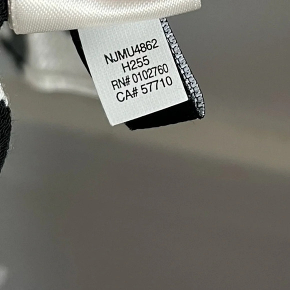 Kate Spade • Black White Leafy Floral Cap Sleeve Blouse - Picture 4 of 5